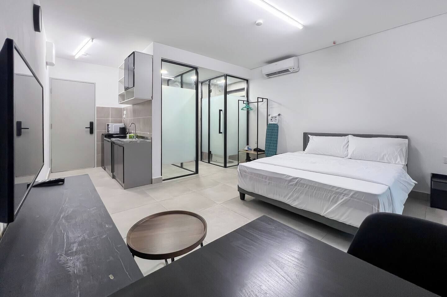 Estudio junior | Tabla de planchar con plancha y wifi gratis 