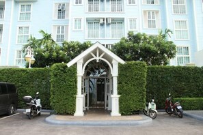 المنشأة من الخارج