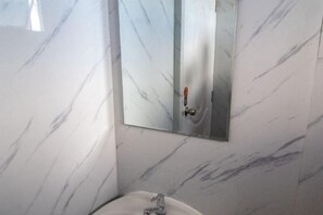 Bathroom - The RAFT Chanthaburi (Khlung)