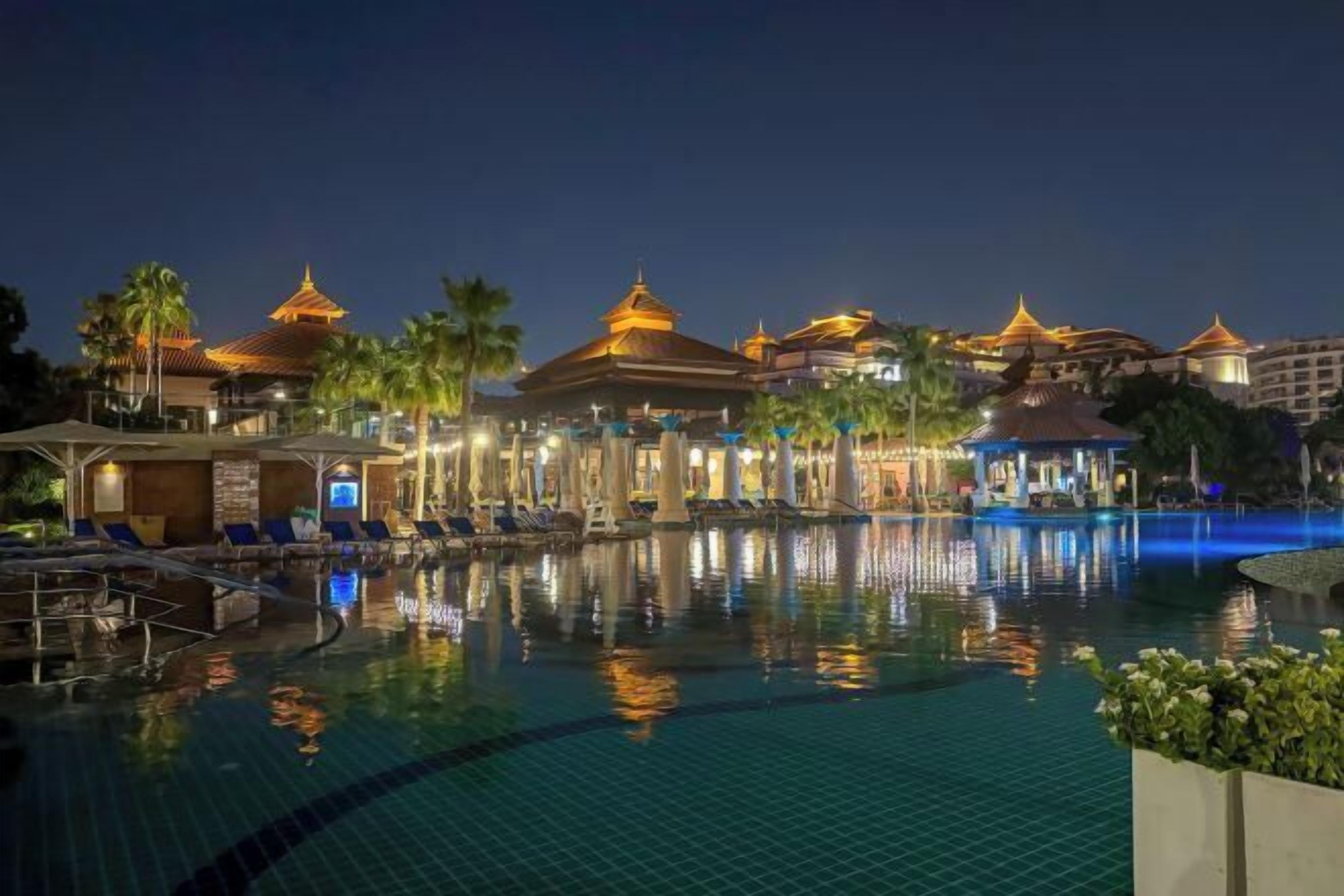 حمام سباحة خارجي