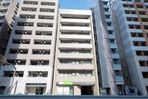 Unclassified image, 3 of 4, button - Raiwa Mansion Minami Azabu (Tokyo)
