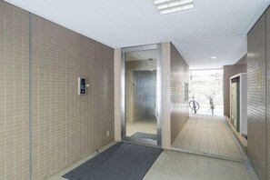 Unclassified image, 2 of 4, button - Raiwa Mansion Minami Azabu (Tokyo)