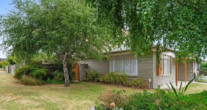 Beach House 3 mins walk Bellerive Beach, Hobart