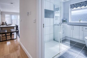 Room - Ridgeway Hideaway - 1 Bedroom Holiday Home - Manorbier (Tenby)