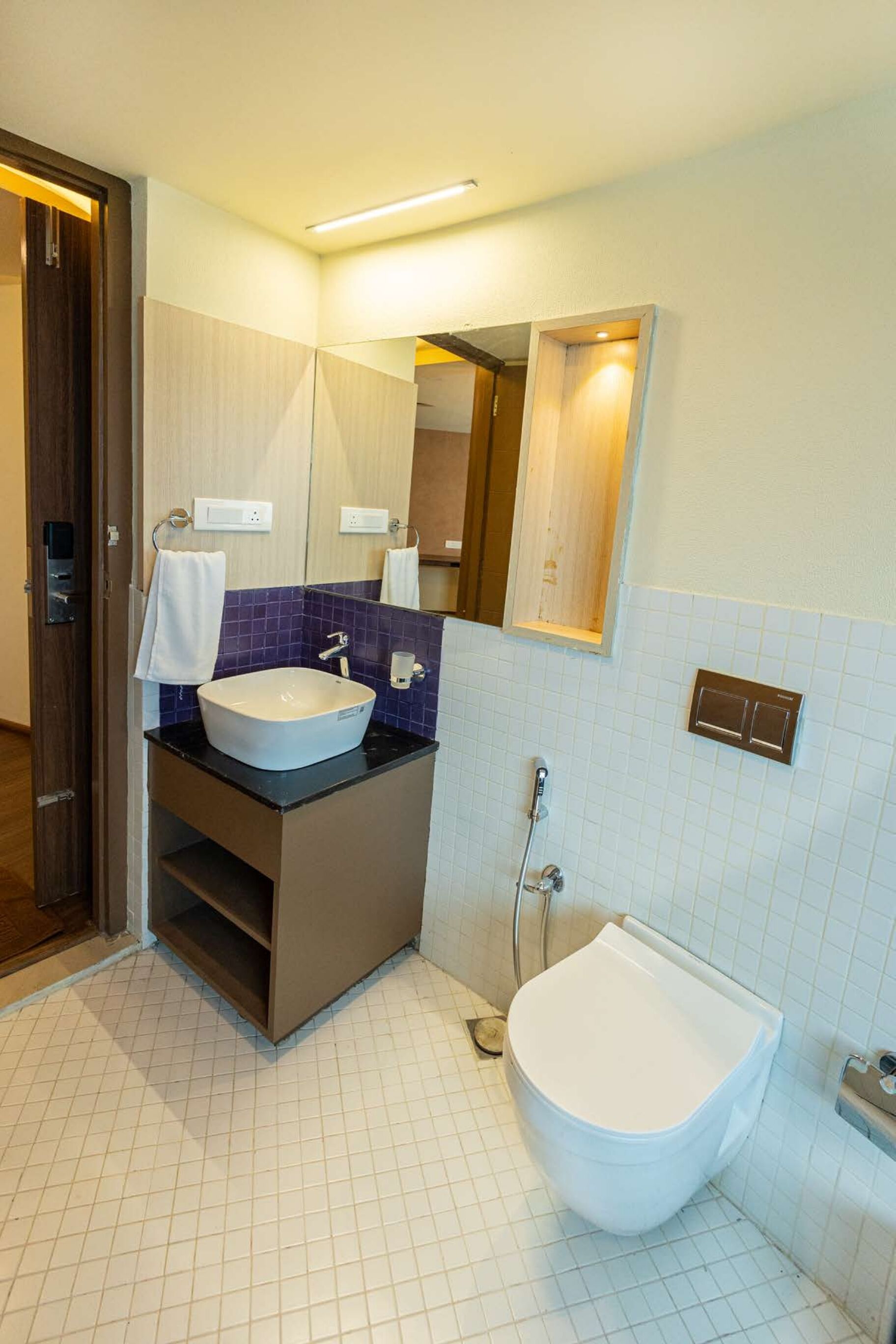 Lyxsvit - utsikt mot staden | Badrum | Tofflor