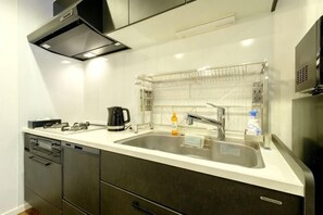 Private kitchen - Higashi Nakano Monthly House (Tokyo)