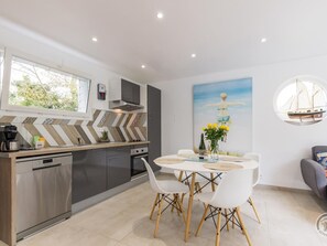 Fridge, microwave, dishwasher, coffee/tea maker