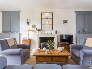 تلفزيون، مدفأة، تنس طاولة