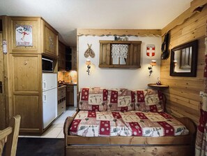 1 bedroom, free WiFi, bed sheets - Spacious Alpine Studio with View and Wifi Included (Les Belleville)
