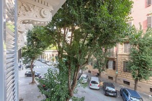 Unclassified image, 5 of 14, button - Colosseum Holidays - Three-Bedroom Apartment (Rome)