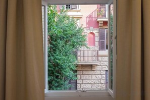 Unclassified image, 3 of 14, button - Colosseum Holidays - Three-Bedroom Apartment (Rome)