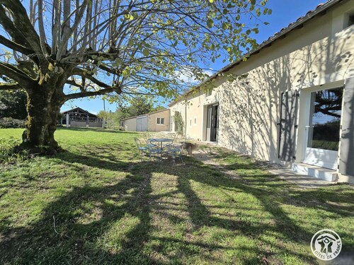 Cozy house with enclosed garden, pets allowed, near Périgueux