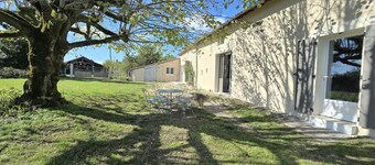 Cozy house with enclosed garden, pets allowed, near Périgueux