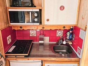 Fridge, microwave, coffee/tea maker, toaster