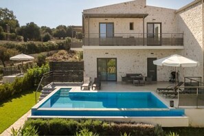 Outdoor pool - Petradi Villa Skala II (Elios Proni)