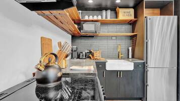 Cookware/dishes/utensils