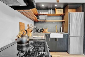 Cookware/dishes/utensils