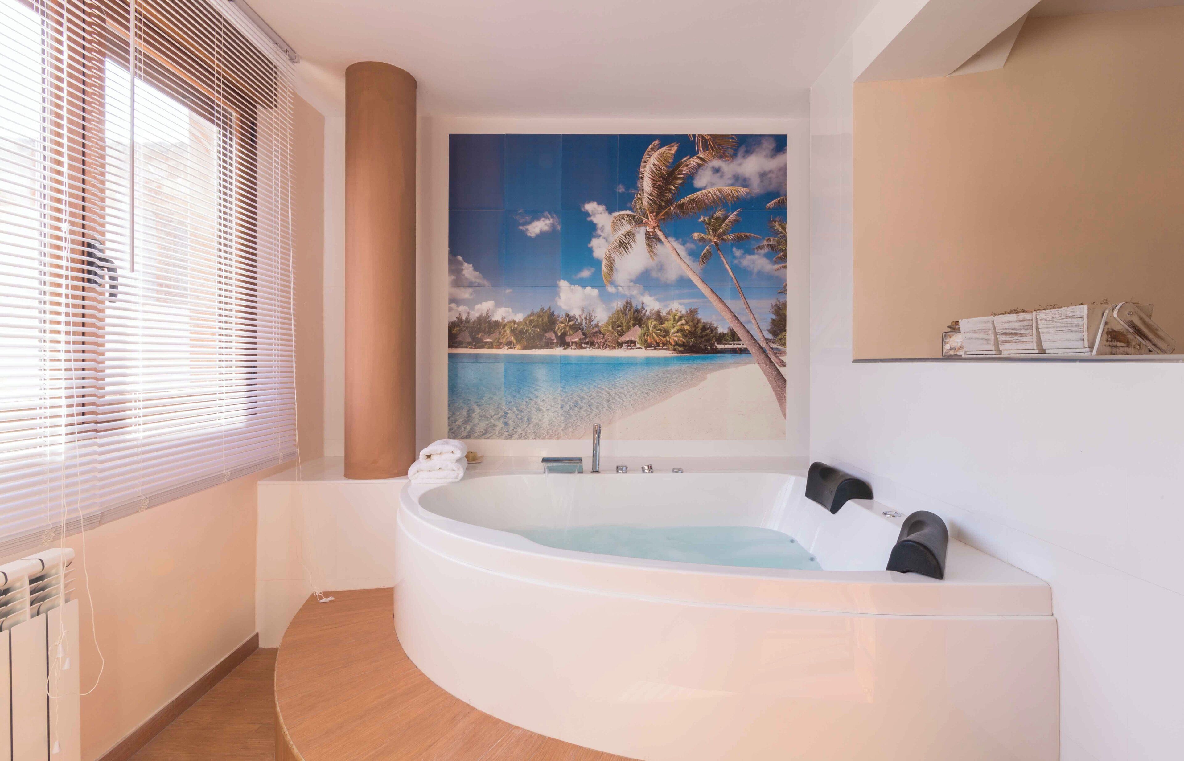 Luxury Studio Suite | Jetted tub