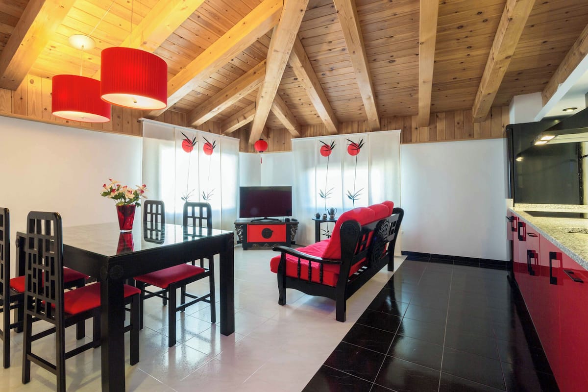 Departamento superior, 2 habitaciones | Cocina privada | Microondas, parrilla de estufa y utensilios de cocina
