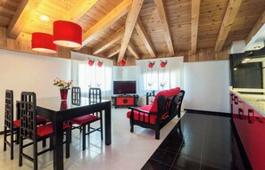 Superior Apartment, 2 Bedrooms | Private kitchen | Microwave, stovetop, cookware/dishes/utensils - Alojamientos Mundobriga (Munébrega)