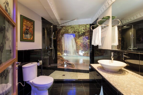 Superior Apartment, 2 Bedrooms | Bathroom