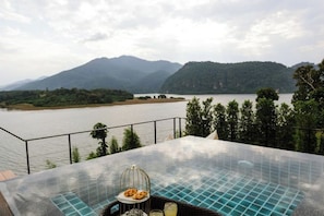Ảnh chưa phân loại, 3 trong số 8 ảnh, nút