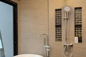 Room - Pause pausa (Phrao)