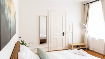 3 bedrooms, iron/ironing board, travel crib, free WiFi