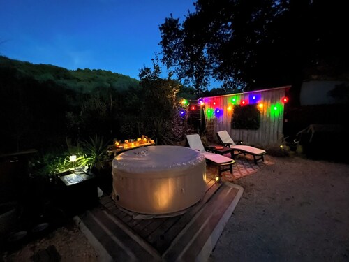 Comfortable yurt in Provence with spa and breakfast