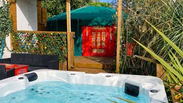 Bain à remous extérieur