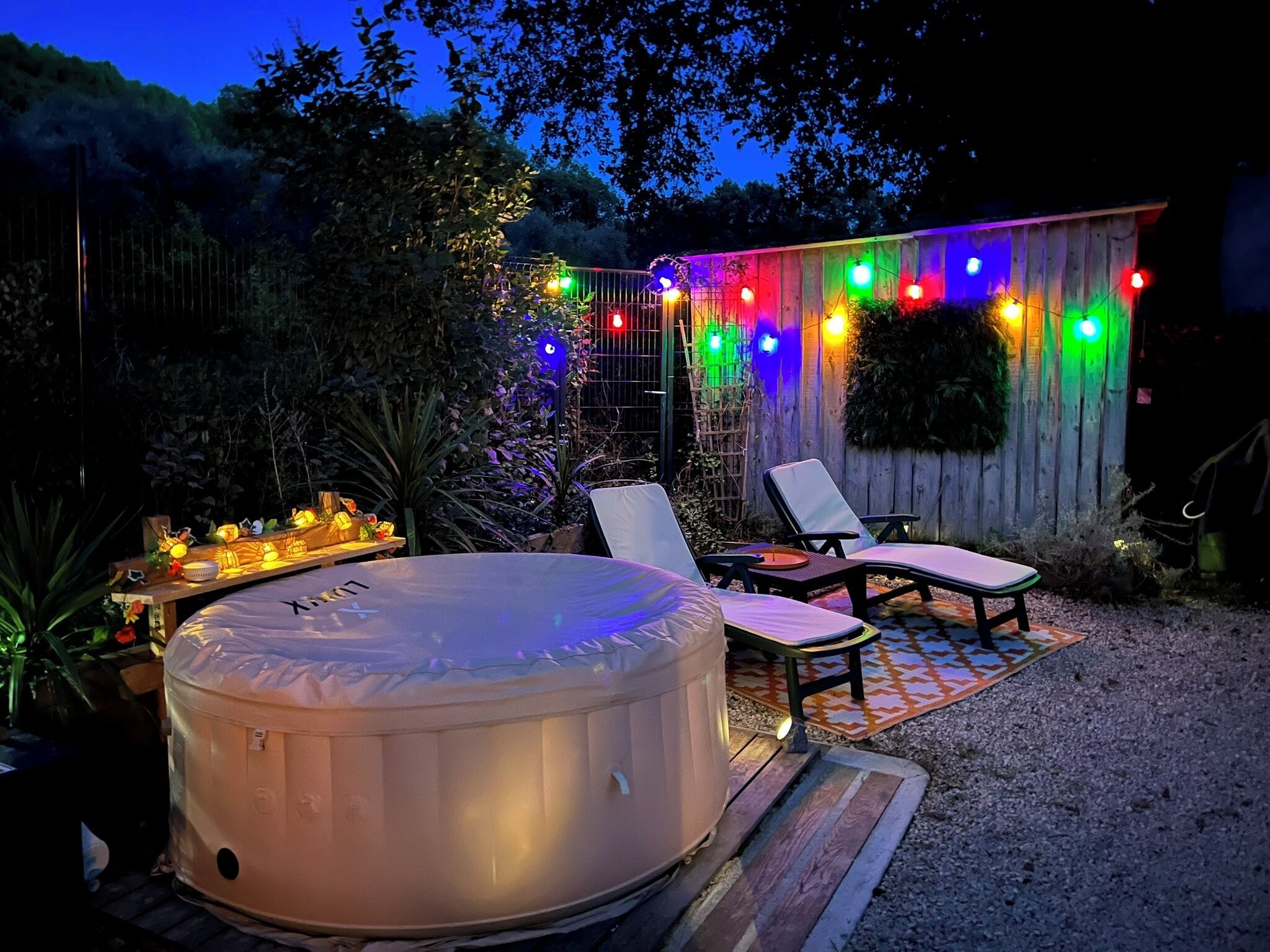 Outdoor spa tub
