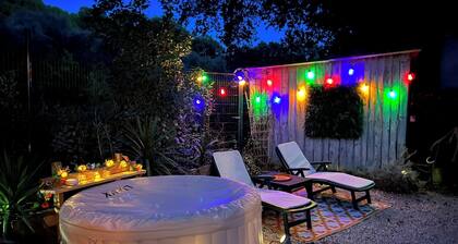 Comfortable yurt in Provence with Jacuzzi and private garden