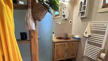 Shower, towels, soap, shampoo