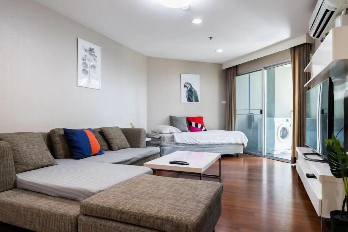 Suite With Three Bedrooms, Two Living Rooms And Two Bathrooms