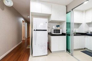 Private kitchen - Bangkok belle9 luxury apartment [near Nana Square + Four-faced Buddha + Jodd Fairs Night Market] (Bangkok)