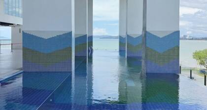 Deluxe 1BR/ Seaview and Mountain View with balcony