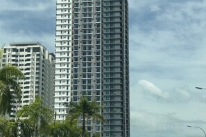 Unclassified image, 2 of 15, button - Deluxe 1BR/ Seaview and Mountain View with balcony (Kota Kinabalu)