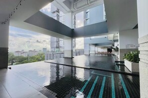 Indoor pool - Twin Galaxy Jet Black 3BR6pax Balcony nr KSL (Johor Bahru)