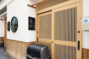 Exterior detail - AOU･HAKUEN (Osaka)
