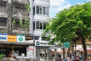 Unclassified image, 2 of 8, button - Wash House Chatuchak (Bangkok)