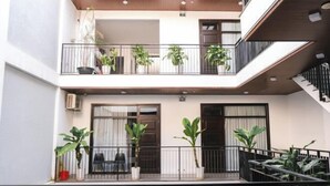 Room - Luxury 9BR Villa by the Sea, Pool, BBQ,Walk to My Khe (Da Nang)