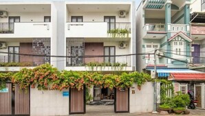Exterior - Luxury 9BR Villa by the Sea, Pool, BBQ,Walk to My Khe (Da Nang)