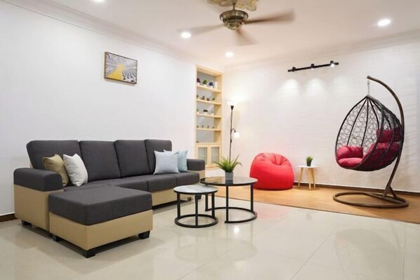 Living area - IpohComfortHomestay, 4-10pax 10mins to attraction (Ipoh)