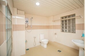Bathroom - Red House the Garden Stay in Bukit Tinggi by PLAY (Bukit Tinggi)