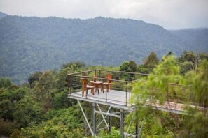 Outdoor dining - Red House the Garden Stay in Bukit Tinggi by PLAY (Bukit Tinggi)