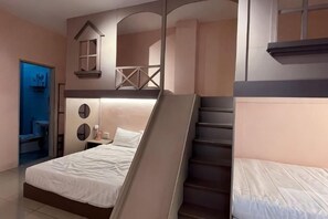 A bedroom with a bunk bed, a desk, and a window. - JIA Residence 21 pax (Karaoke + Snooker) (Ipoh)