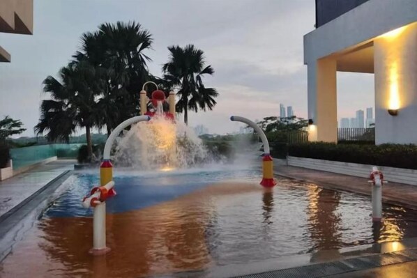 Outdoor pool - Southkey Mosaic Near Mid valley, 2BR,5-7 pax,High Speed WIFI (Plentong)