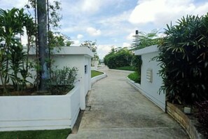 Property amenity - Southkey Mosaic Near Mid valley, 2BR,5-7 pax,High Speed WIFI (Plentong)