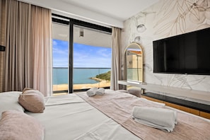 3 bedrooms, iron/ironing board, travel cot, free WiFi