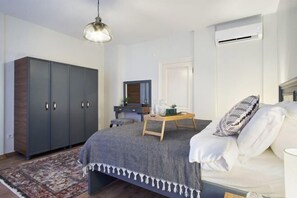 Room - Modern Furnished Historical Building (Istanbul)